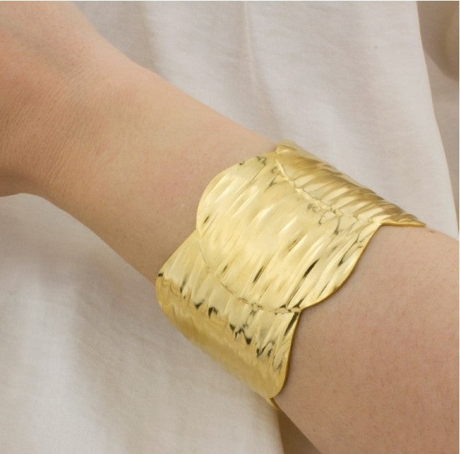 Brazalete Floral Dorado
